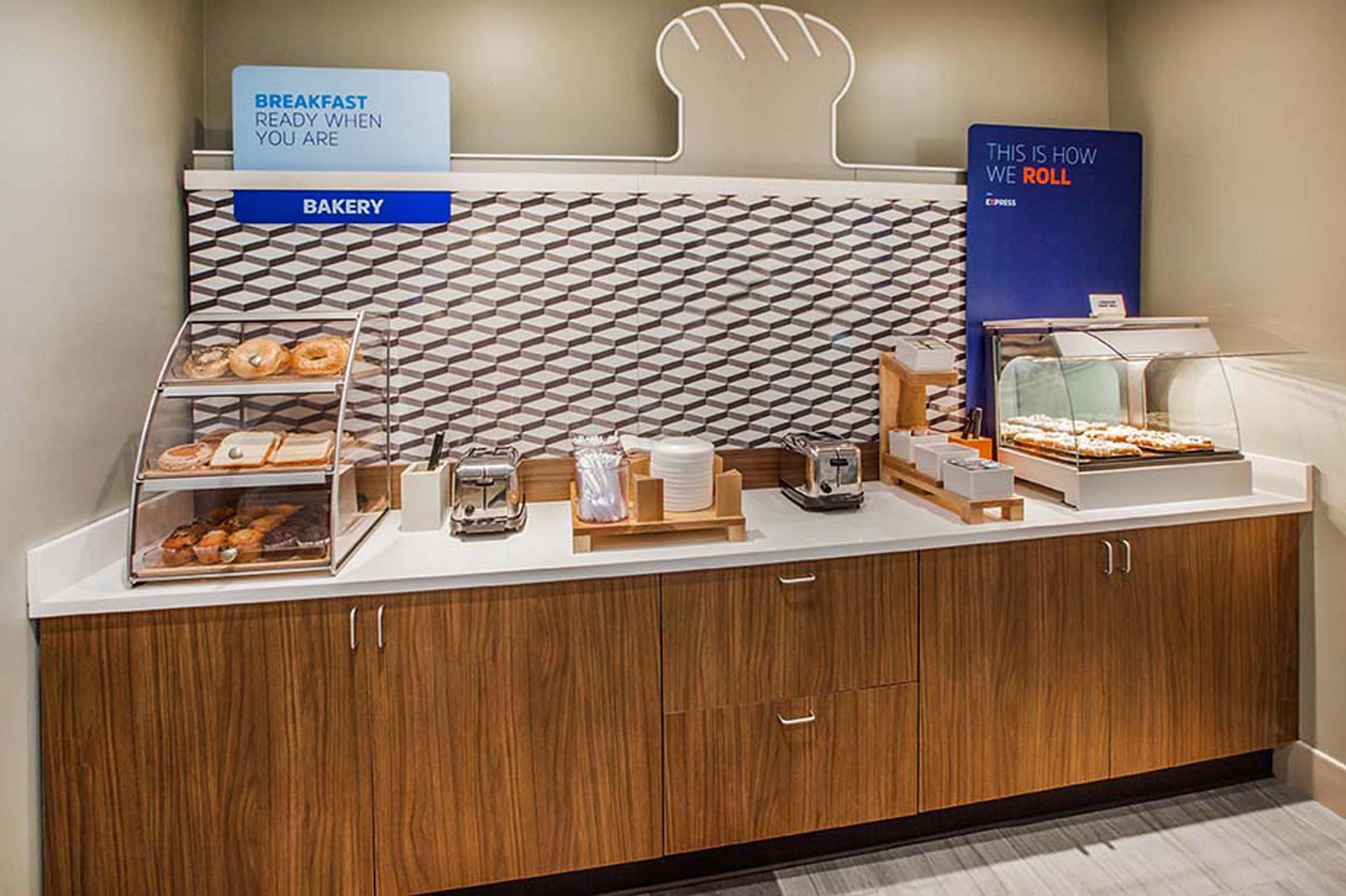 Holiday Inn Express Tomball By Ihg Exterior foto